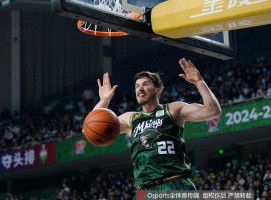 同曦外援利夫高效表现助球队大胜辽宁