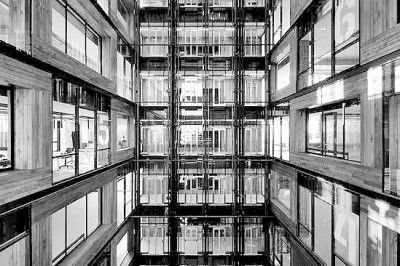 用未来视角审视当下：从个人经验出发的深度思考