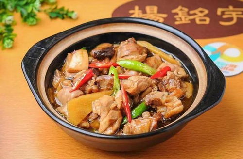 杨铭宇黄焖鸡隔夜鸡肉事件：外卖员爆料背后的真实情况