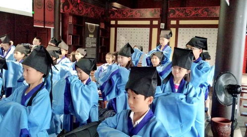 大学澡堂里的那些“好戏”：隐私与管理的双重拷问