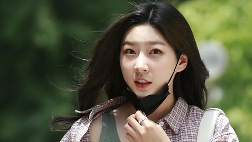 金秀贤与金赛纶亲吻照曝光背后：甜蜜恋情还是另有隐情？