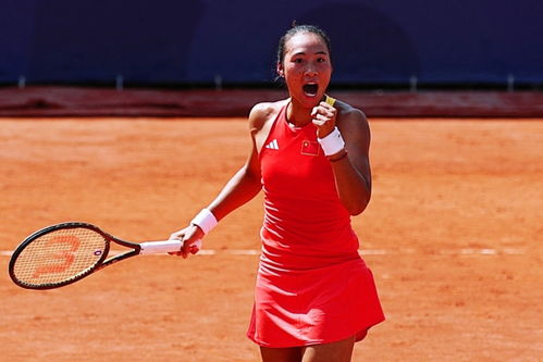 郑钦文再战斯瓦泰克：不惧强敌，力争突破！