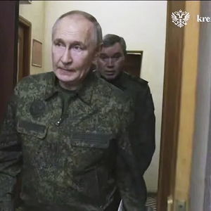 普京穿军装视察库尔斯克：前线战事与国际局势的深度解读