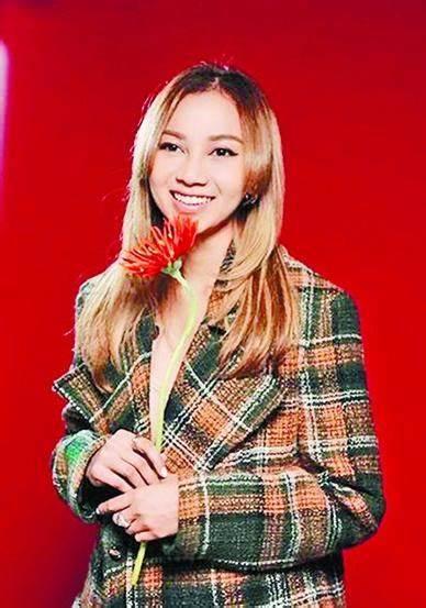 揭秘：女歌手杨某因债务问题演唱会后被带走的真相