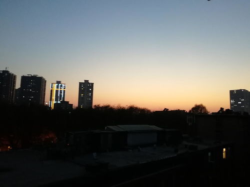 快!往西边望去：一段难忘的旅程