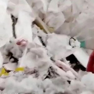 揭秘翻新卫生巾背后：企业负责人的失控与消费者的健康危机