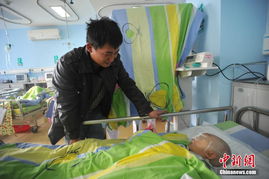 女童小区被男童抱摔事件：家长追责背后的故事