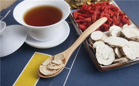 小妞喝中药：传统医药的力量与温暖