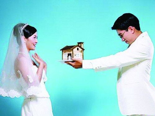 在胡静的言语里，窥见我们婚姻的共生纹理