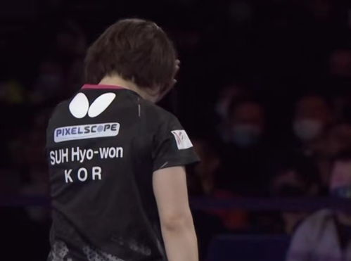 孙颖莎丢分后拍脑袋：赛场上的情绪管理与体育精神