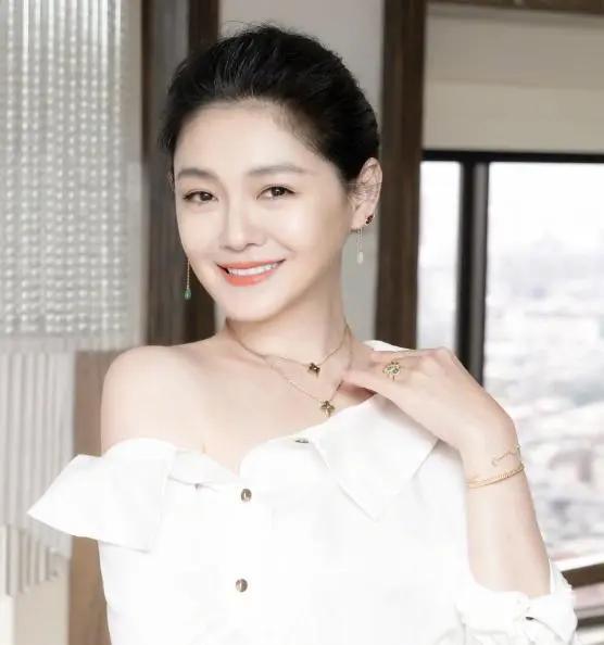 大S离世后抖音上的那些争议：汪小菲、张兰账号被封禁的背后