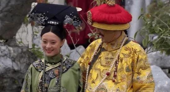 《甄嬛传》皇上驾崩时，甄嬛为何没告诉雍正孩子是果郡王的？