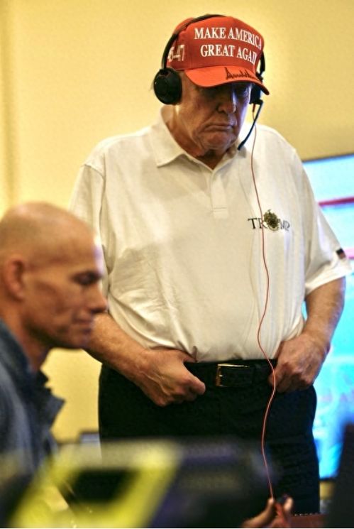 白宫照片背后的特朗普争议：和平主张还是战争威胁？