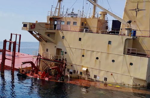 也门胡塞武装威胁袭击美国船只：一场海上的紧张对峙