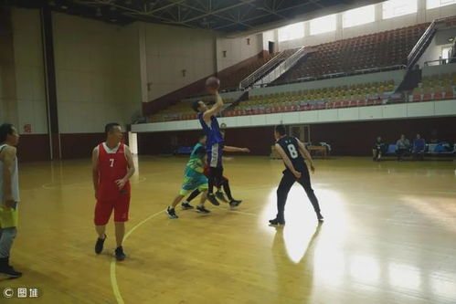 “足”梦赛场，“育”见成长：从足球到教育的蜕变之旅