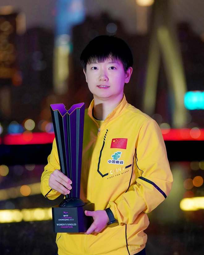 王楚钦重庆长江索道冠军照：从赛场到社交媒体的闪耀时刻