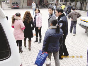 妻子跳楼致残后，丈夫的选择让我重新思考了爱的定义