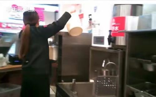 蜜雪冰城隔夜柠檬事件背后：店员的无奈与食品安全的警钟