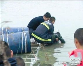 幼童坠河，母亲催促儿子下河救人：一场关于勇气与亲情的考验