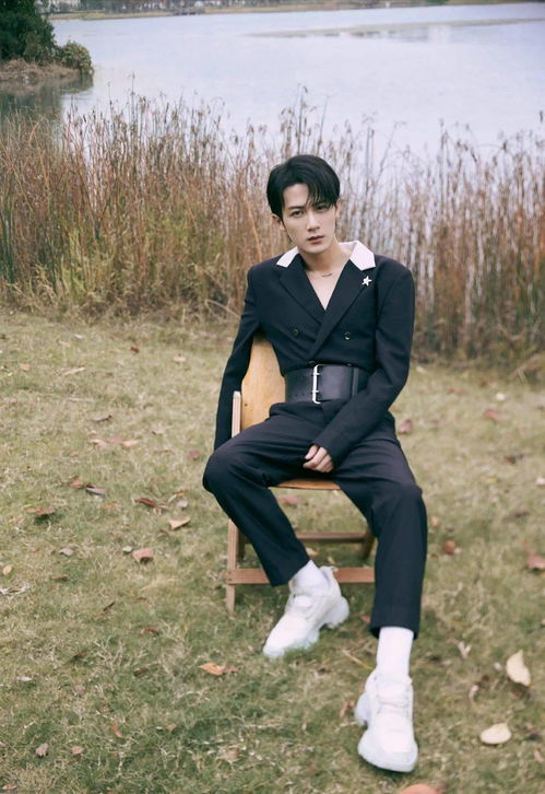 檀健次的防晒穿搭：偶像与时尚的完美结合