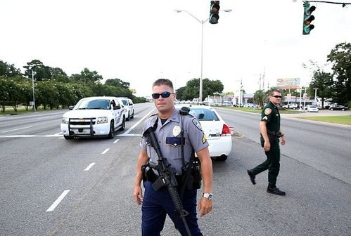 内蒙古警察枪击案重审：从无期到4年，正义的天平如何倾斜？