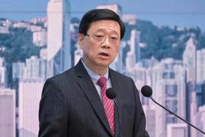 风暴眼中的李嘉诚：从争议到贡献的商业传奇