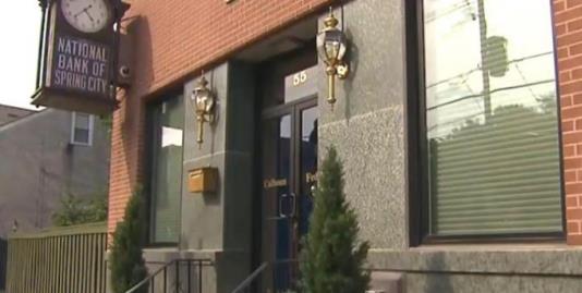 女子取170万装修房子银行立马报警，背后真相令人震惊