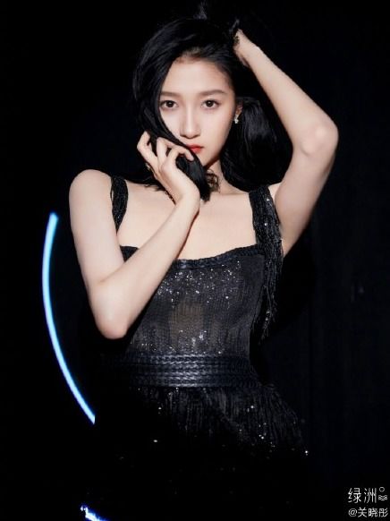 关晓彤造型师又有什么心事了？背后竟是鹿晗关晓彤感情疑云