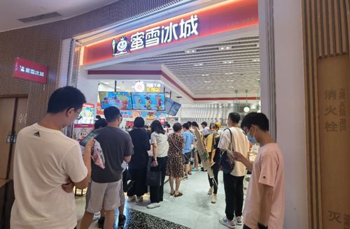 网友们为何声援蜜雪冰城？从“雪王”到全球门店，背后的故事