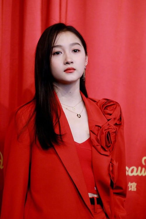 关晓彤与乡镇企业家的传闻：从童星到实力派演员的蜕变