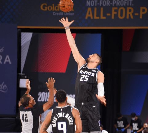 哈登单打莫布利上篮得手：一场属于超级巨星的表演