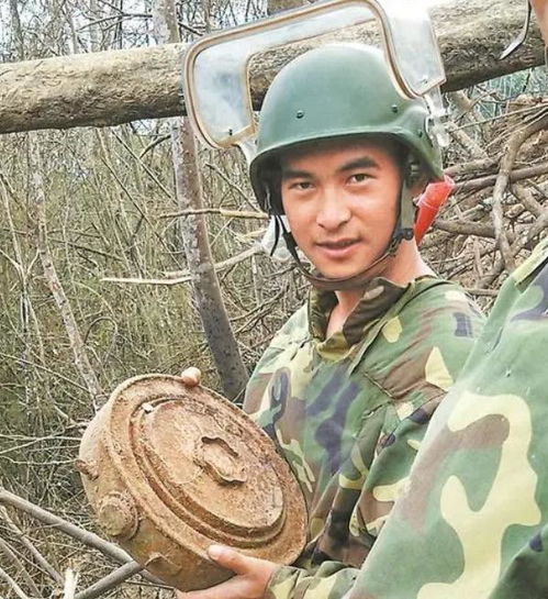 排雷英雄杜富国：车厢里的追星人与他不平凡的故事