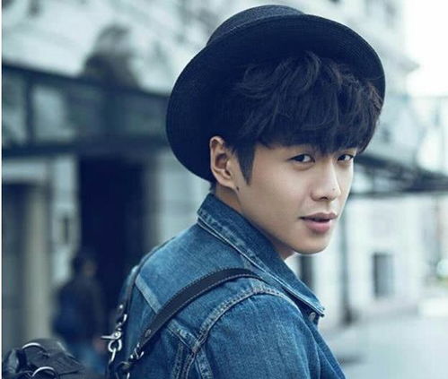 张若昀一出场男粉都拥上来了：明星魅力的极致体现