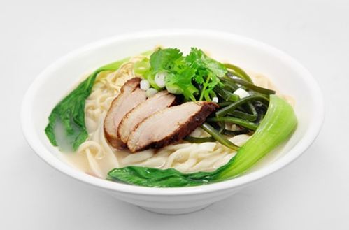 美国本土川粉中的南派与北派：一场文化与政治的较量