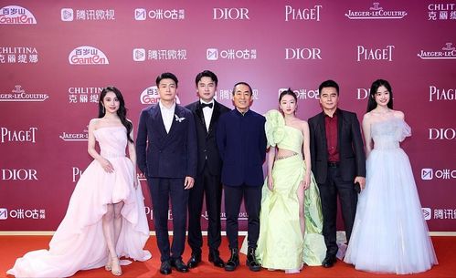 短剧霸总四少同走红毯：微博之夜的星光璀璨