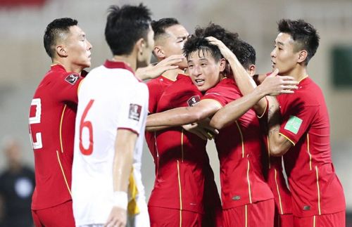 国足公布首发：新星闪耀，归化球员首次入选！