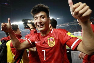 陪伴观赛：国足客场鏖战沙特，球迷的爱恨交织之夜