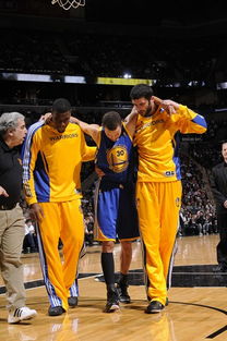 库里受伤离场：勇士队的巨星再次遭遇伤病危机