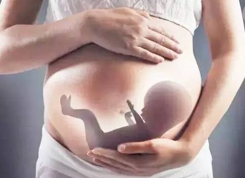 13岁男孩冷静应对孕妇羊水破裂，成功助产背后的故事