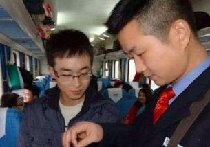 谢浩男重玩被拐前坐过的摇摇车：一段跨越24年的记忆之旅