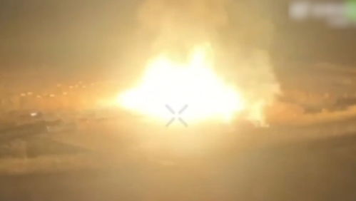 俄乌战场上的隐秘较量：乌士兵伪装成灌木丛被俄无人机跟拍