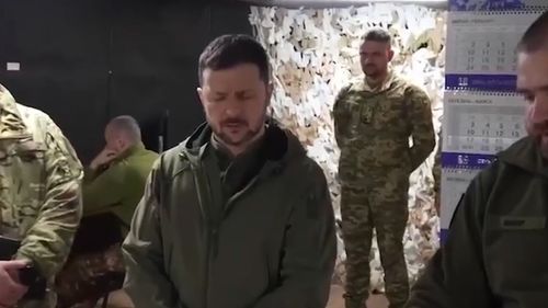 亲历泽连斯基前线突访：战火中的坚定身影