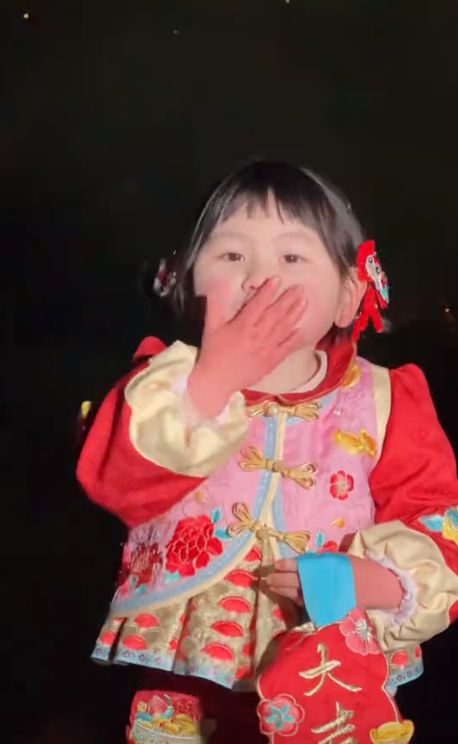 4岁千万粉丝网红瑶一瑶复更，幼儿园生活曝光！妈妈：很听话，交了新朋友