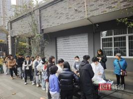 复旦退学研究生摆摊生活：从象牙塔到烟火气