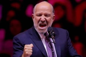 特斯拉门店车辆哨兵模式全启动，背后的安全与争议