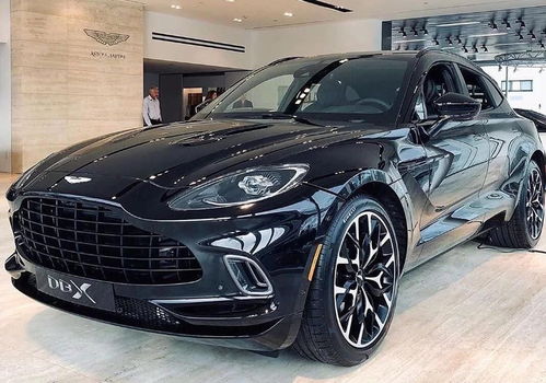 男子试驾阿斯顿马丁女武神：感受英伦绅士的极致性能