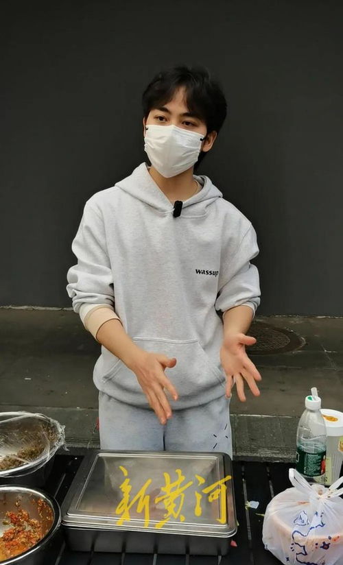 复旦退学生摆摊卖土豆泥：从学术殿堂到街头创业的转变