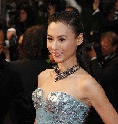 背头还得是张柏芝：岁月如何雕刻出她的美