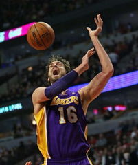 公牛31分大胜湖人，詹姆斯独木难支！