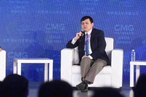 张文宏最新发声：65岁不再出专家门诊，网友热议精神状态